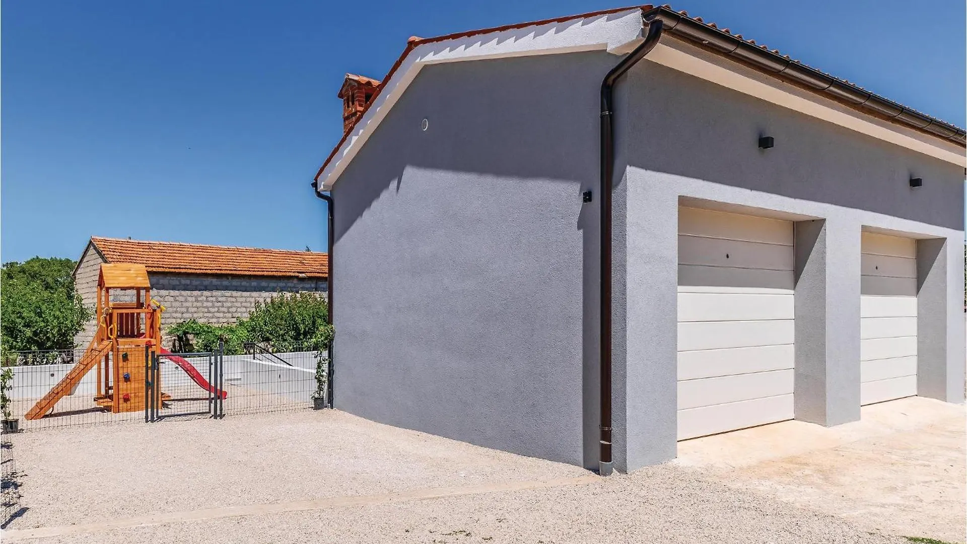 1 Bedroom Stunning Apartment In Pula