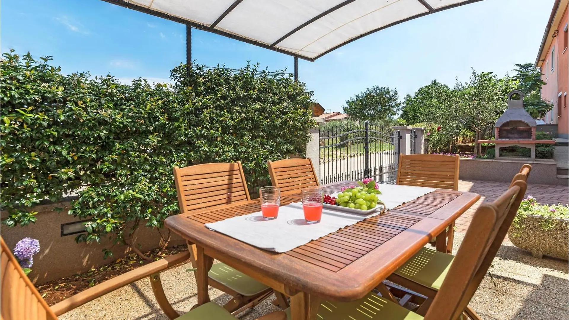 1 Bedroom Stunning Apartment In Pula