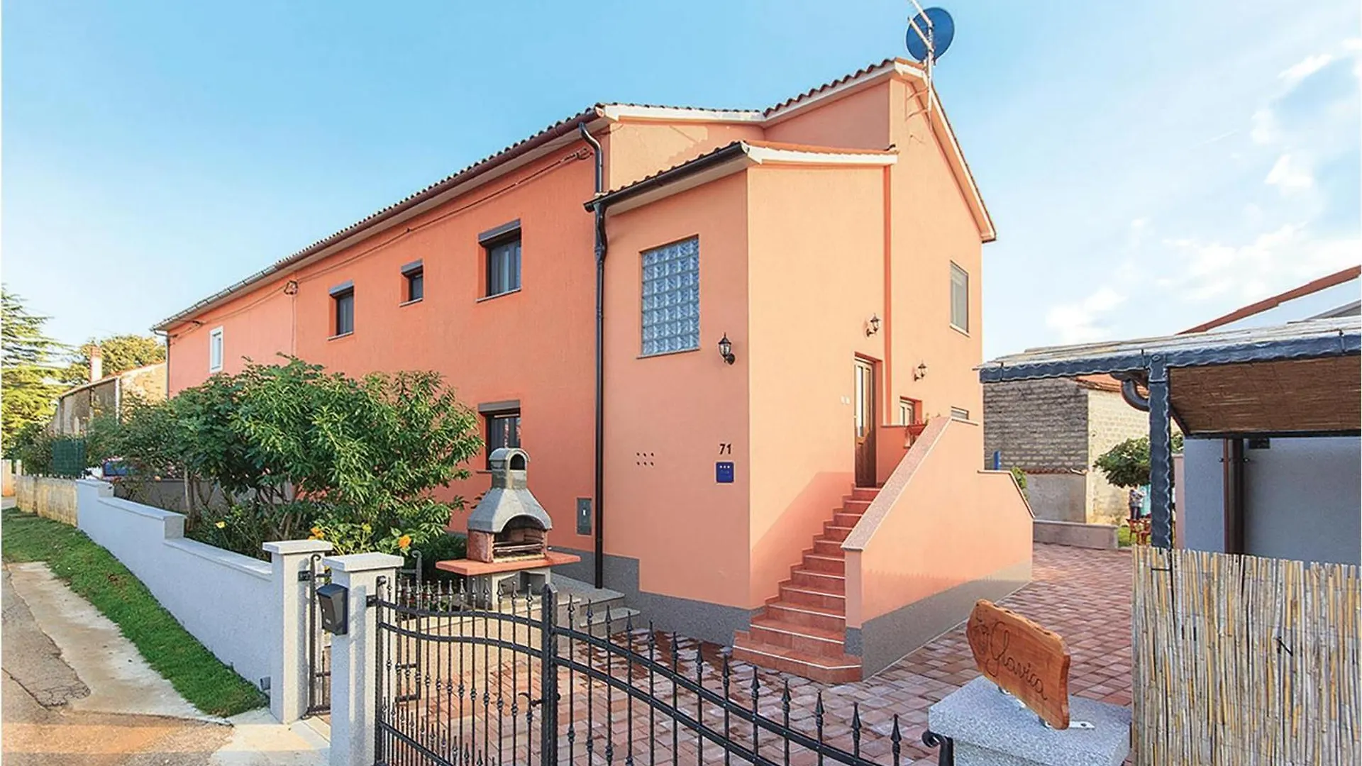 1 Bedroom Stunning Apartment In Pula