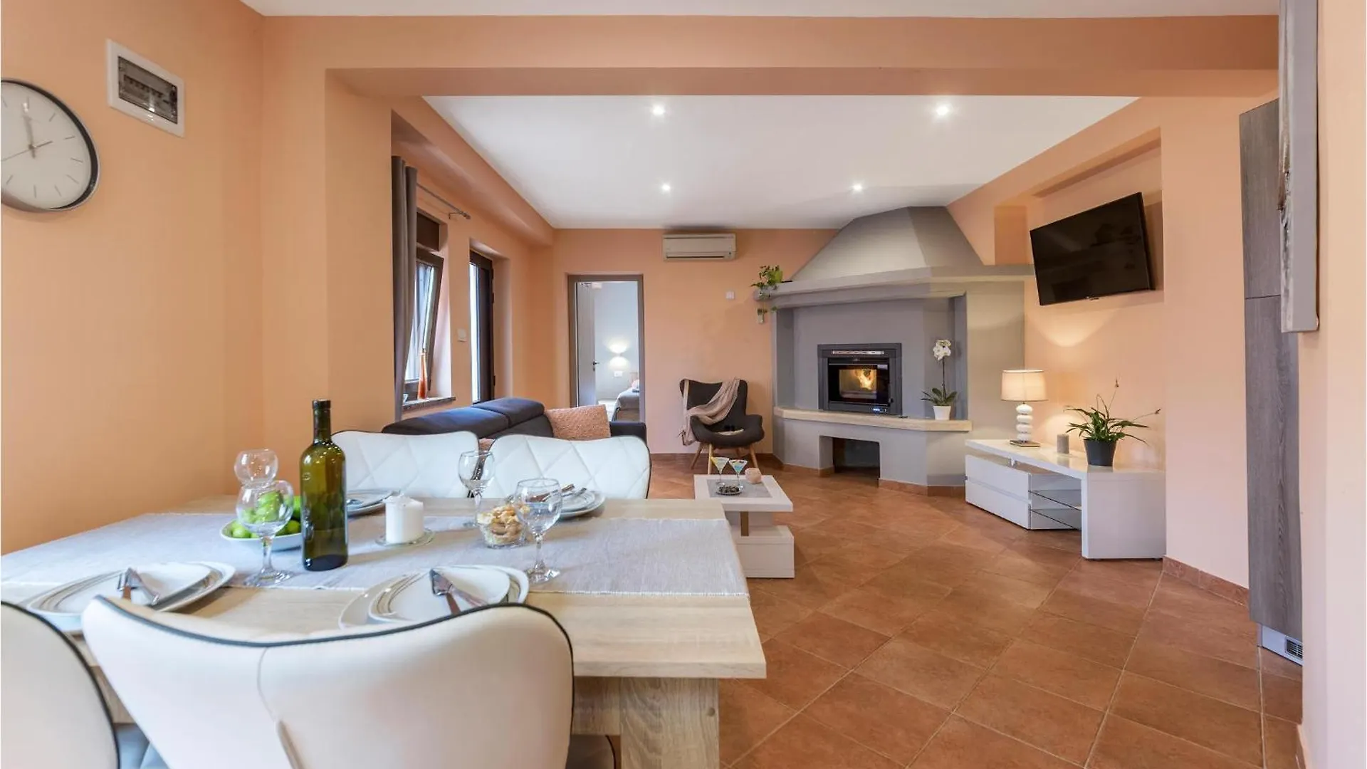 1 Bedroom Stunning Apartment In Pula