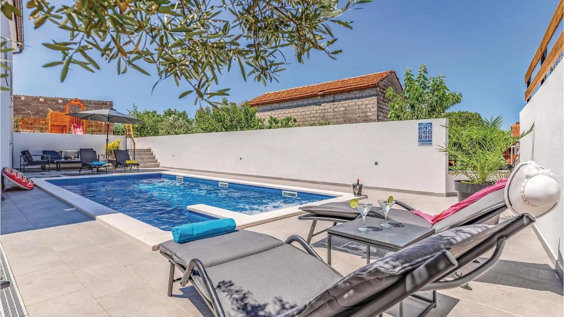 1 Bedroom Stunning Apartment In Pula
