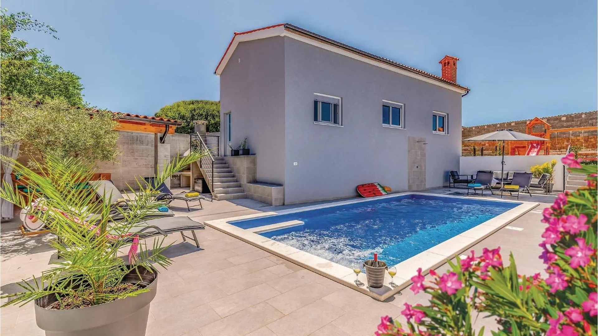 1 Bedroom Stunning Apartment In Pula